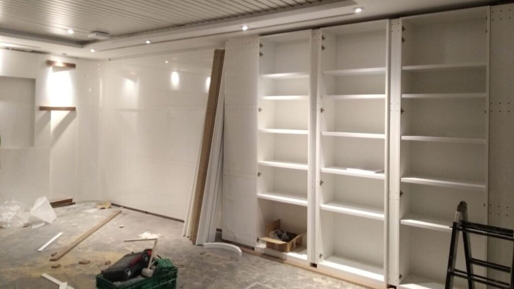 Mueble lacado blanco y bajo